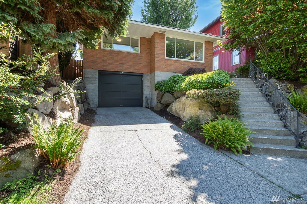 Property Photo: 119 N 84th St WA 98103