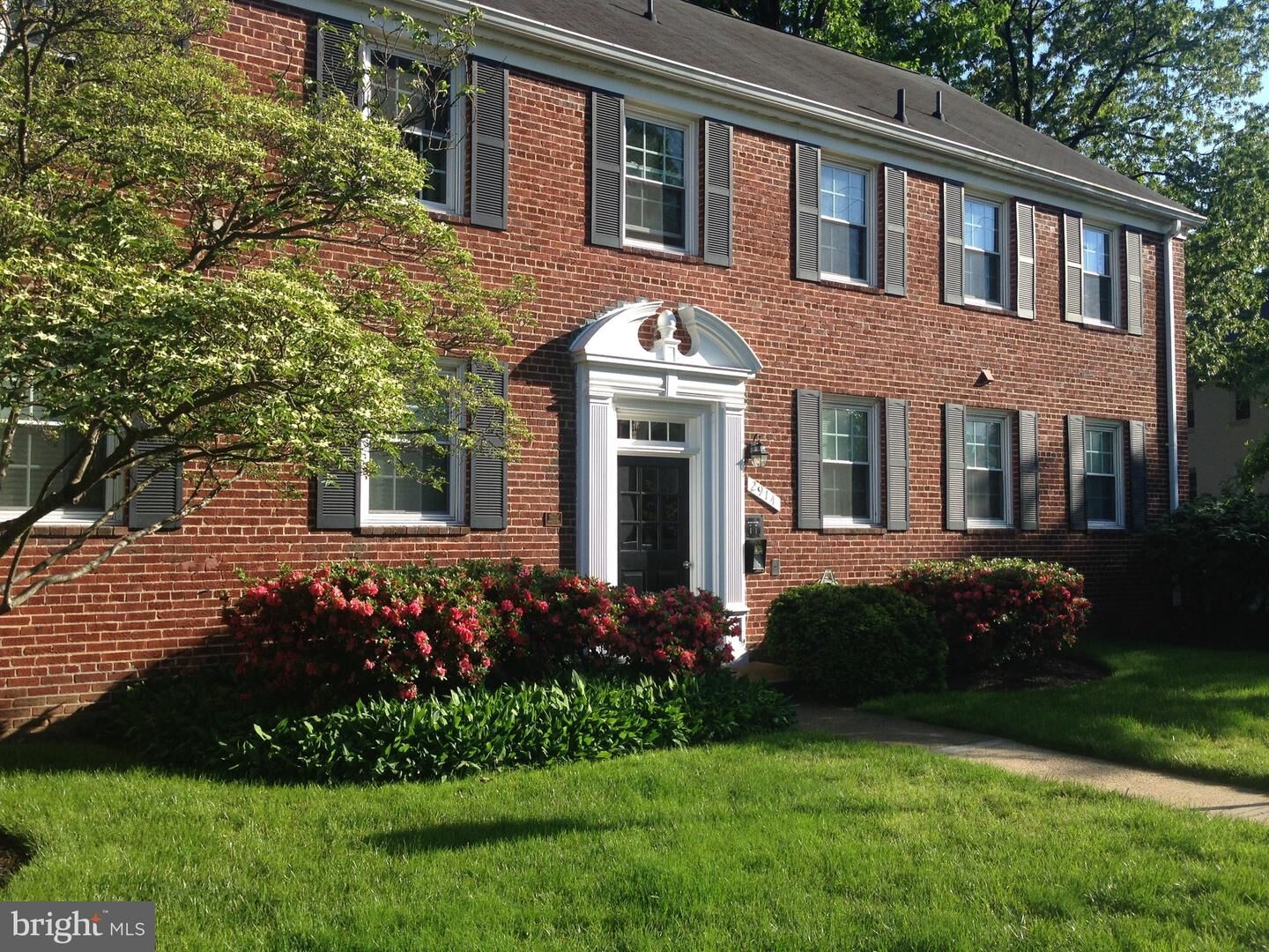 Property Photo: 2914 13th Road S 14202 VA 22204