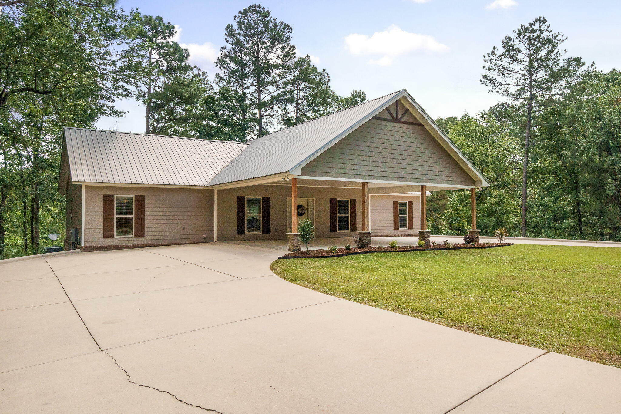 Property Photo: 1050 Old Hwy 24 MS 39482