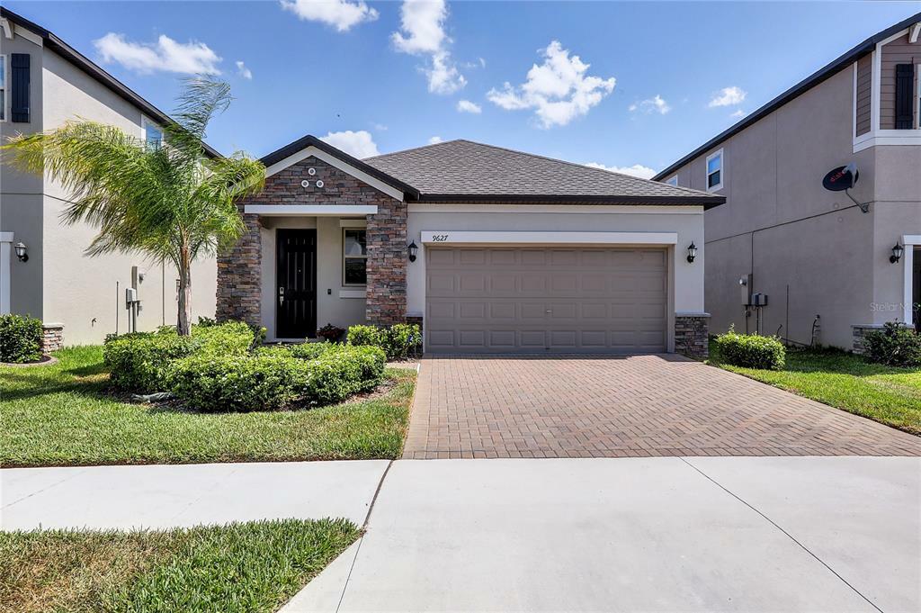 Property Photo:  9627 Ivory Drive  FL 33573 