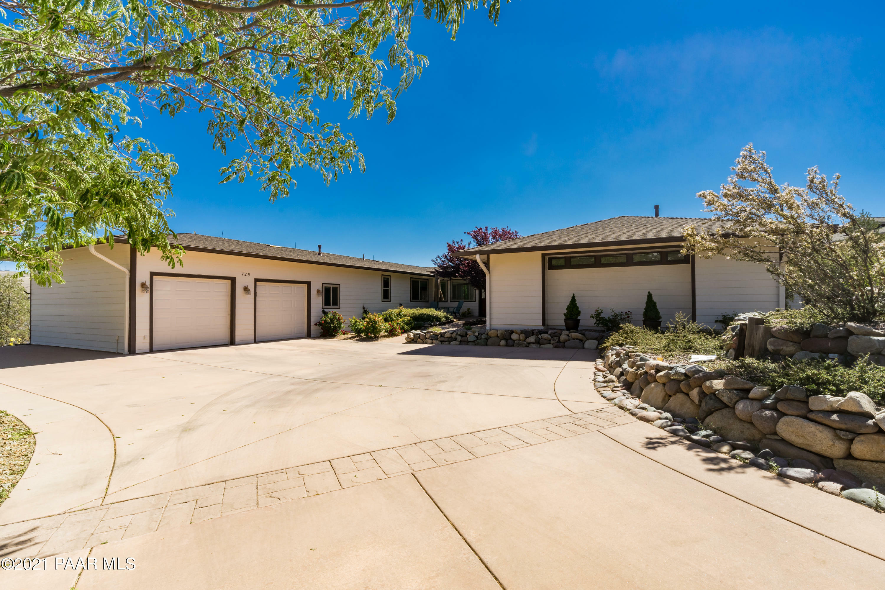 Property Photo:  725 Sunrise Boulevard  AZ 86301 