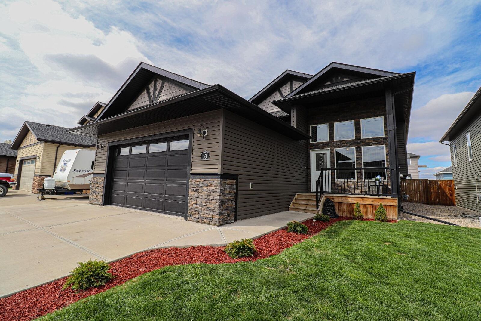 Property Photo:  18 Viceroy Crescent  AB T4H 0C4 