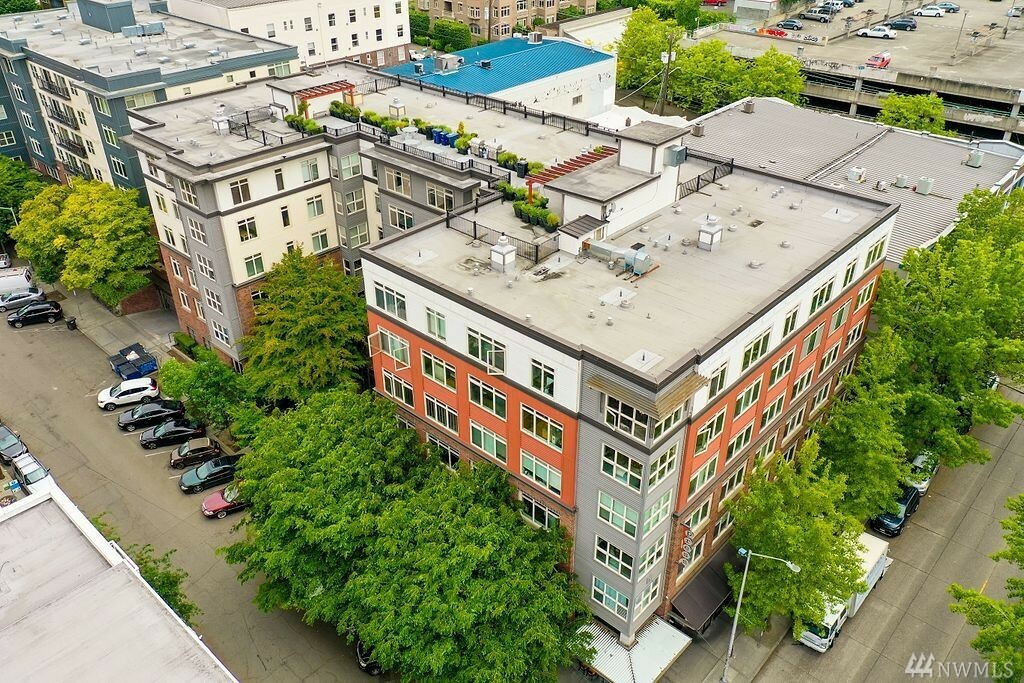 Property Photo: 1610 Belmont Ave 608 WA 98122