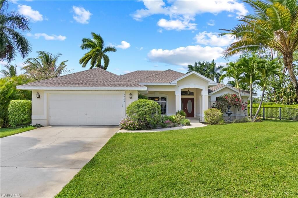 Property Photo: 2205 Clipper Way FL 34104