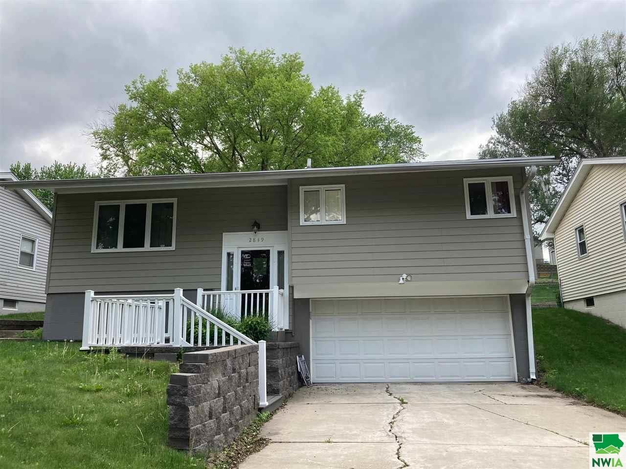 Property Photo:  2849 S Palmetto St  IA 51106 