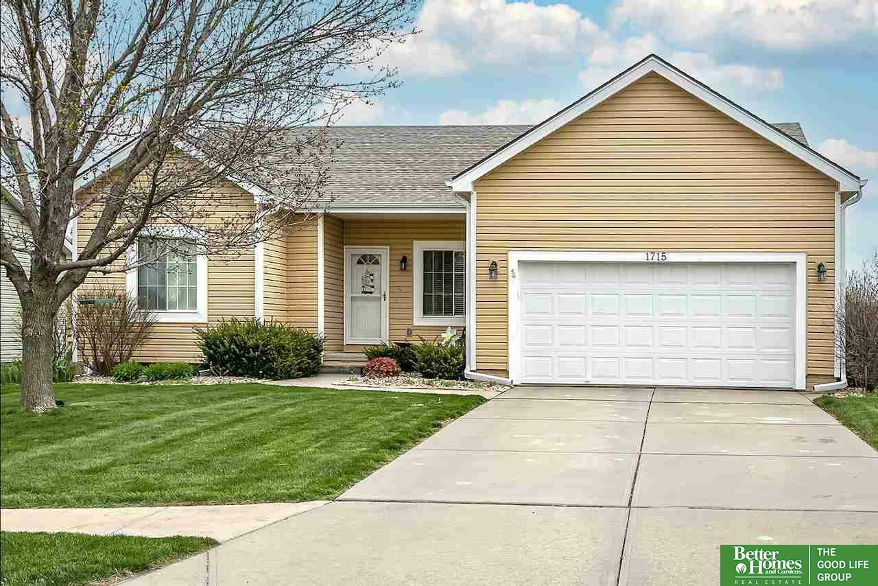 Property Photo:  1715 Lakewood  NE 68046 