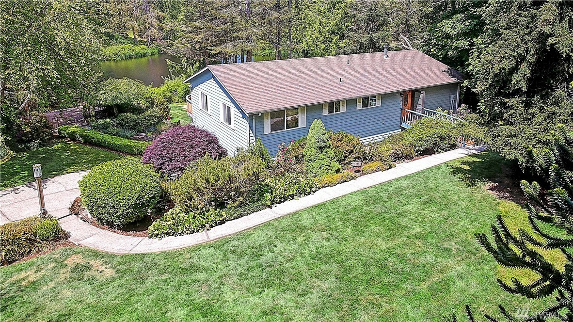 Property Photo:  1556 Rhododendron Dr  WA 98282 