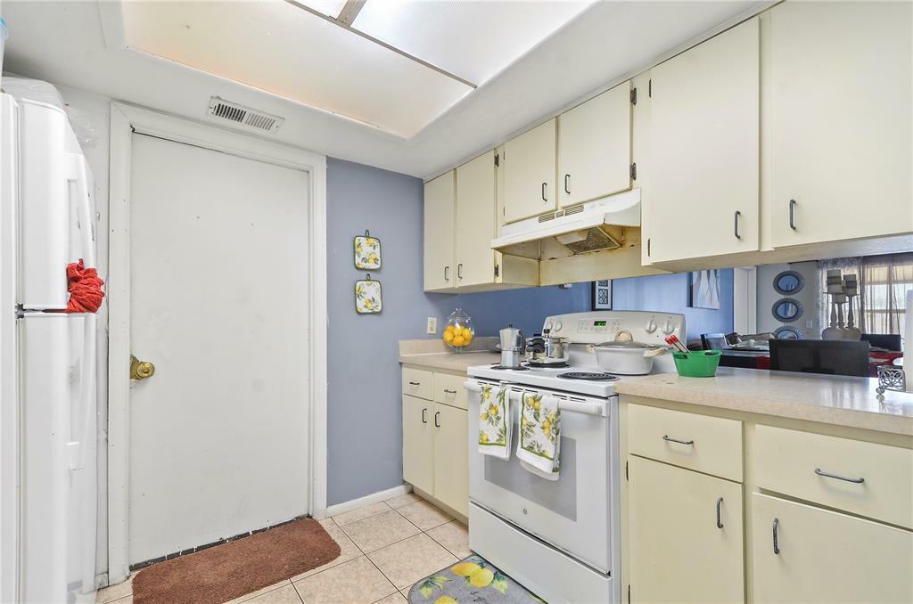 Property Photo:  6832 Gallo Court  FL 32810 