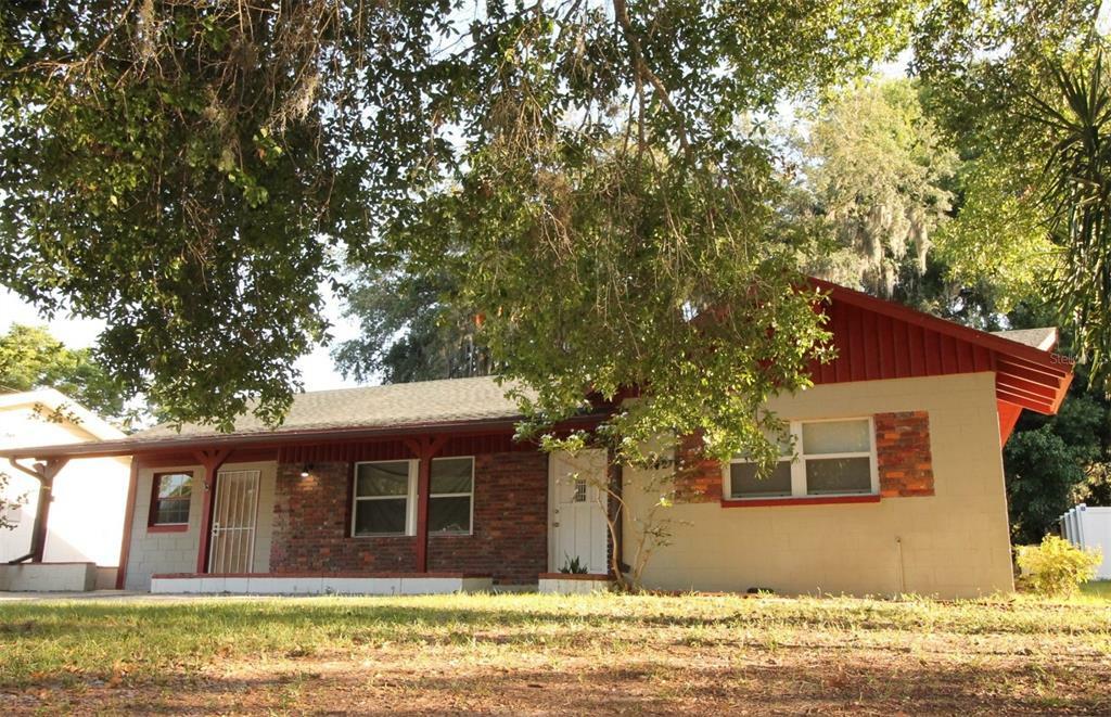 Property Photo:  1142 Seminole Street  FL 34711 