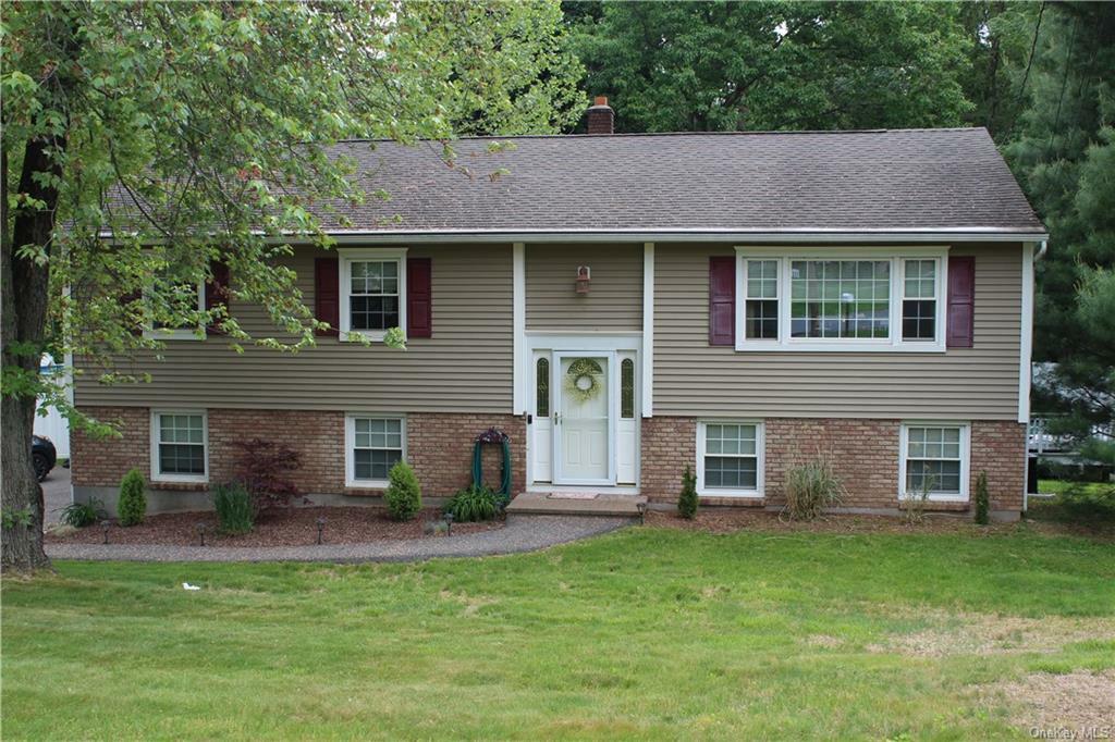 Property Photo:  28 Baxter Court  NY 10541 