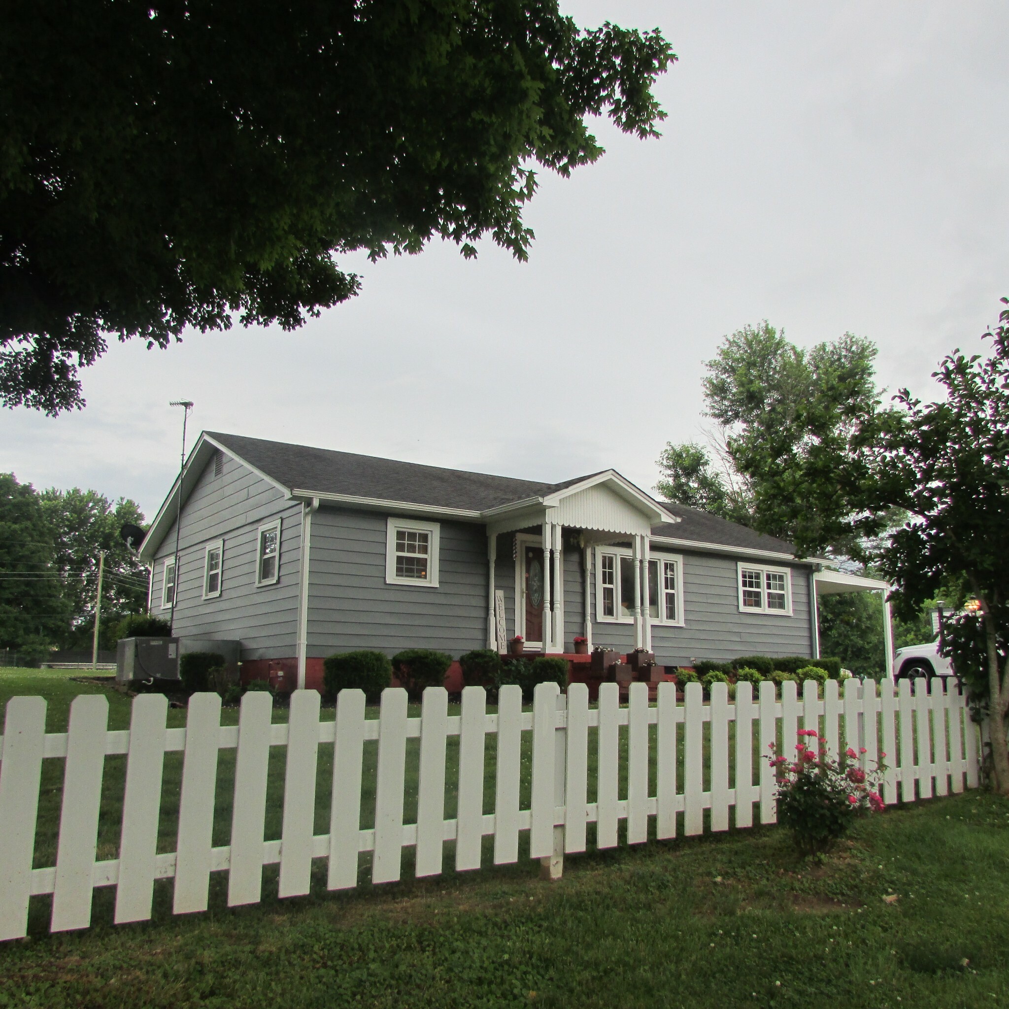 Property Photo:  306 Roberson Ln W  TN 38481 