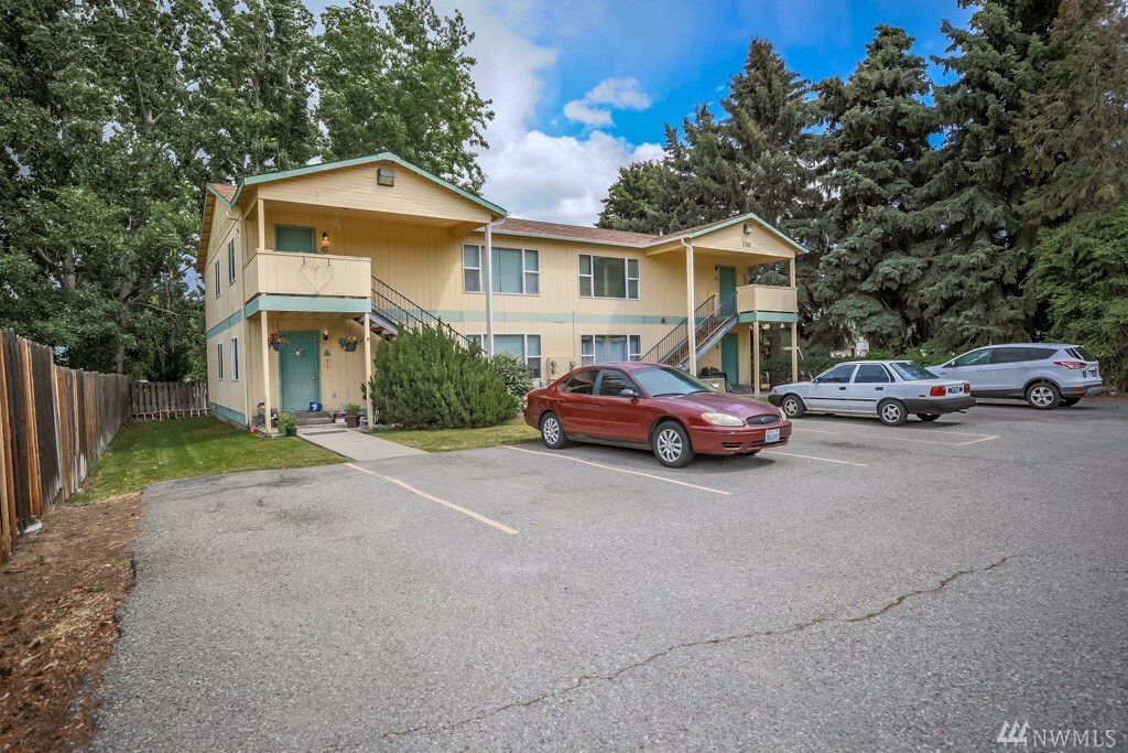 Property Photo: 913 S Wilson St WA 98801