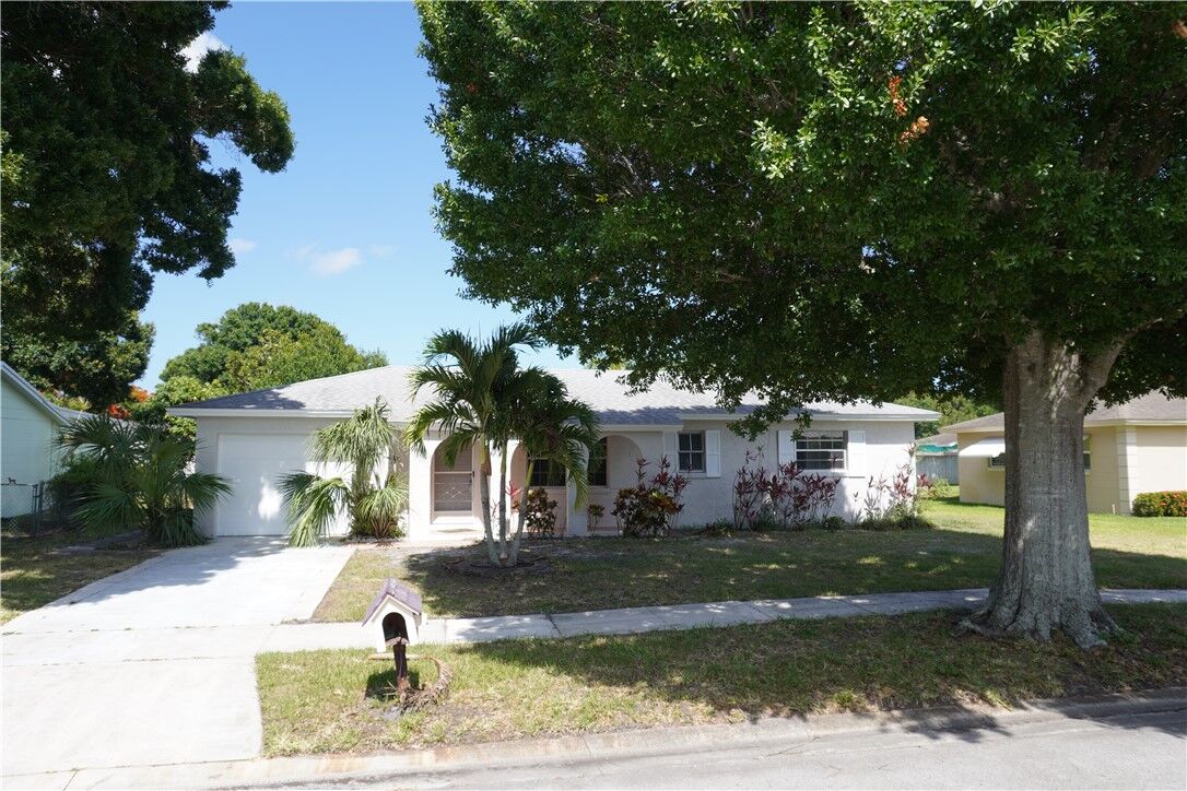 Property Photo:  536 22nd Court  FL 32962 