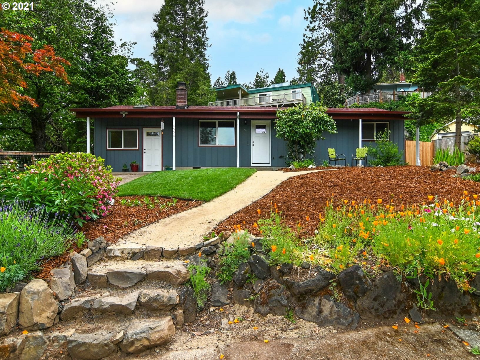 Property Photo:  4554 W Hillside Dr  OR 97405 