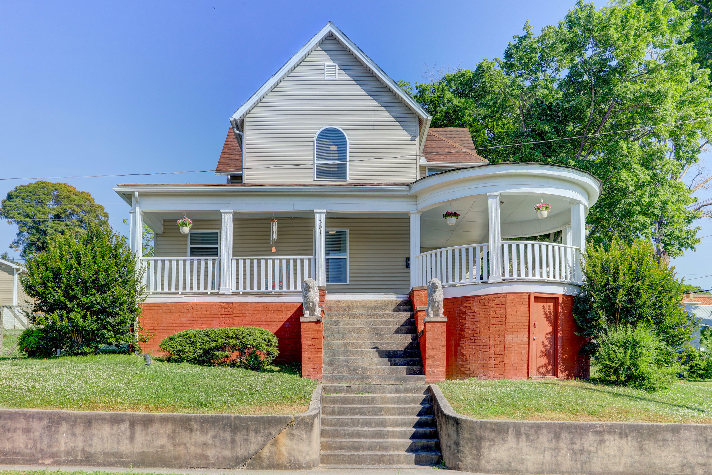 Property Photo:  501 W 2nd Ave  TN 37771 