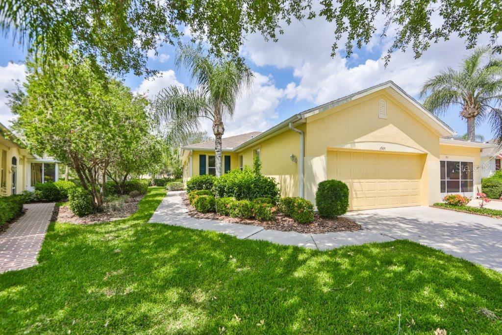 Property Photo:  1309 Fairway Greens Drive  FL 33573 