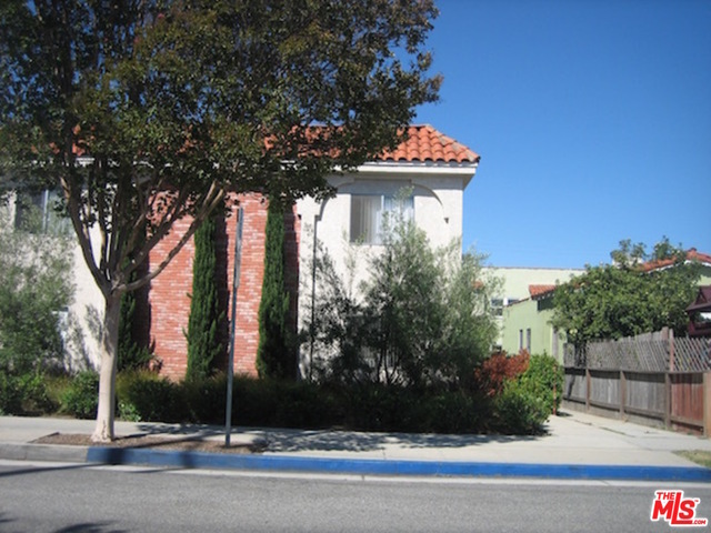 Property Photo: 2451 20th St 6 CA 90405