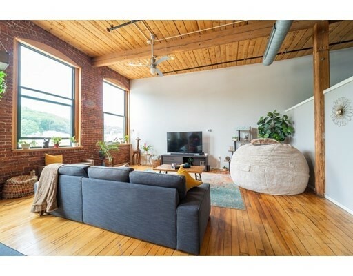 Property Photo: 1 Envelope Ter 309 MA 01604