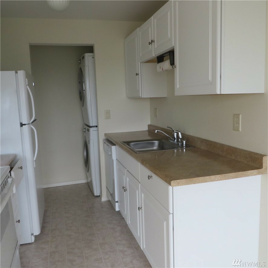 Property Photo:  2020 Grant Ave S L203  WA 98055 