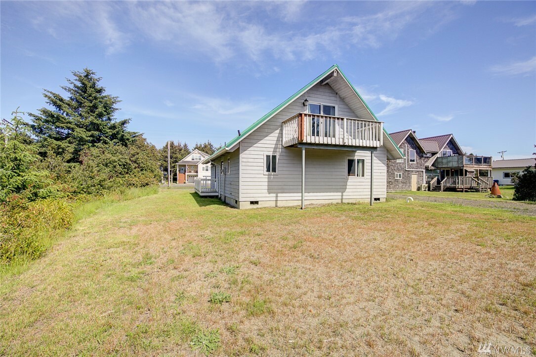 Property Photo:  195 Ocean Shores Blvd  WA 98569 