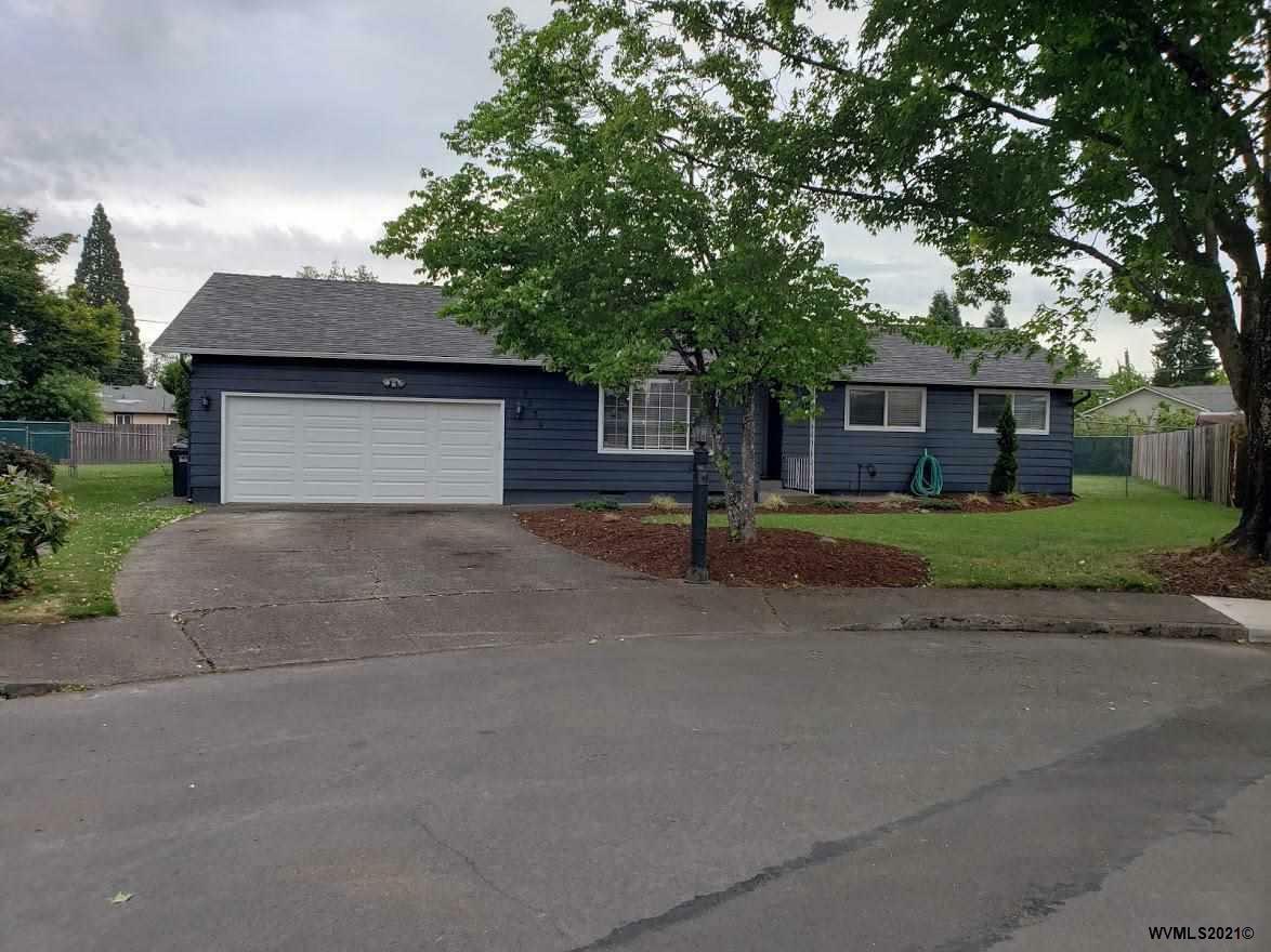 Property Photo:  4230  44th Ct NE  OR 97305-2117 