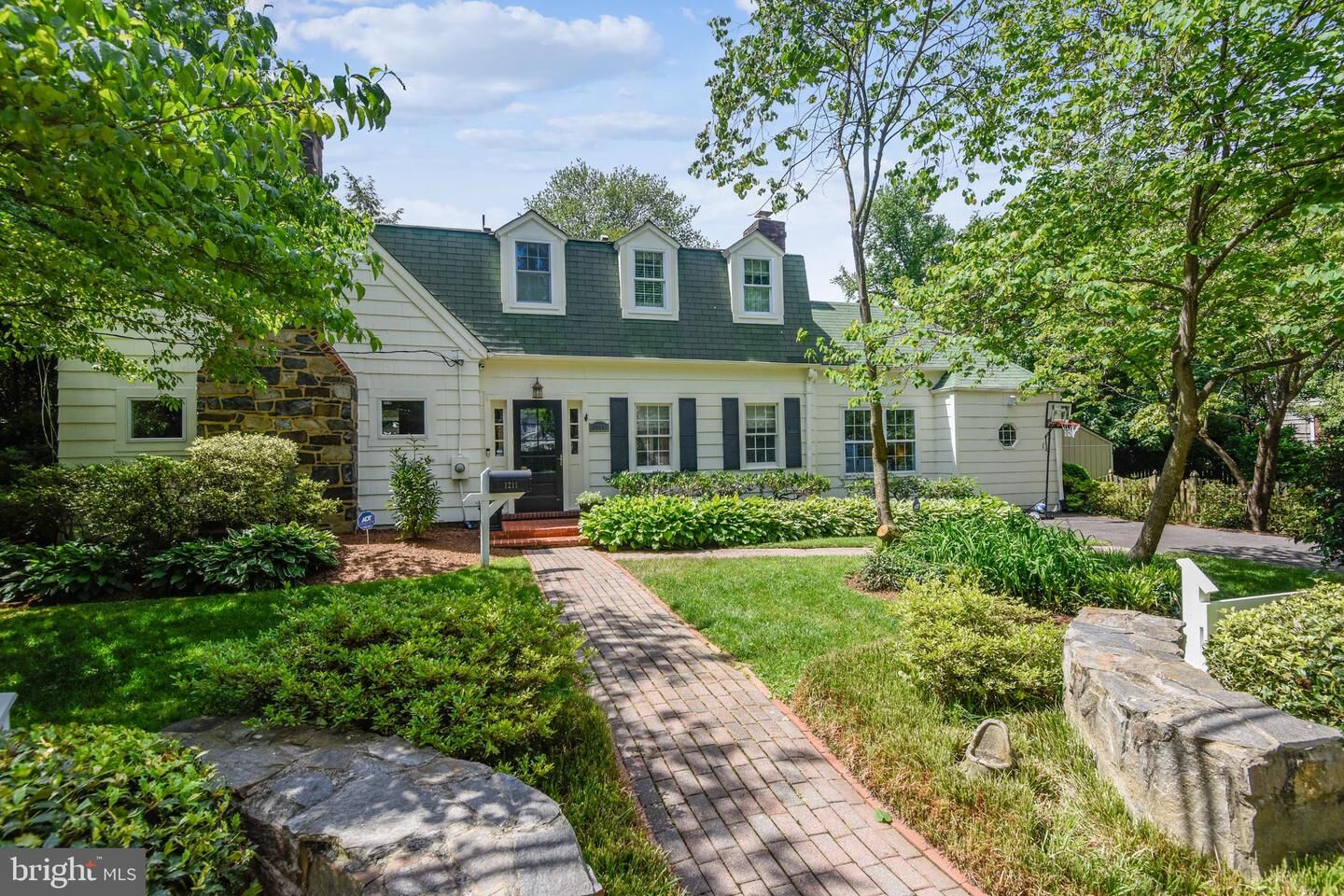 Property Photo:  1211 Olde Towne Road  VA 22307 