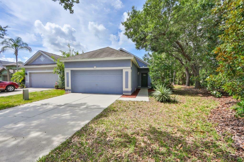 Property Photo:  7601 Devonbridge Garden Way  FL 33572 