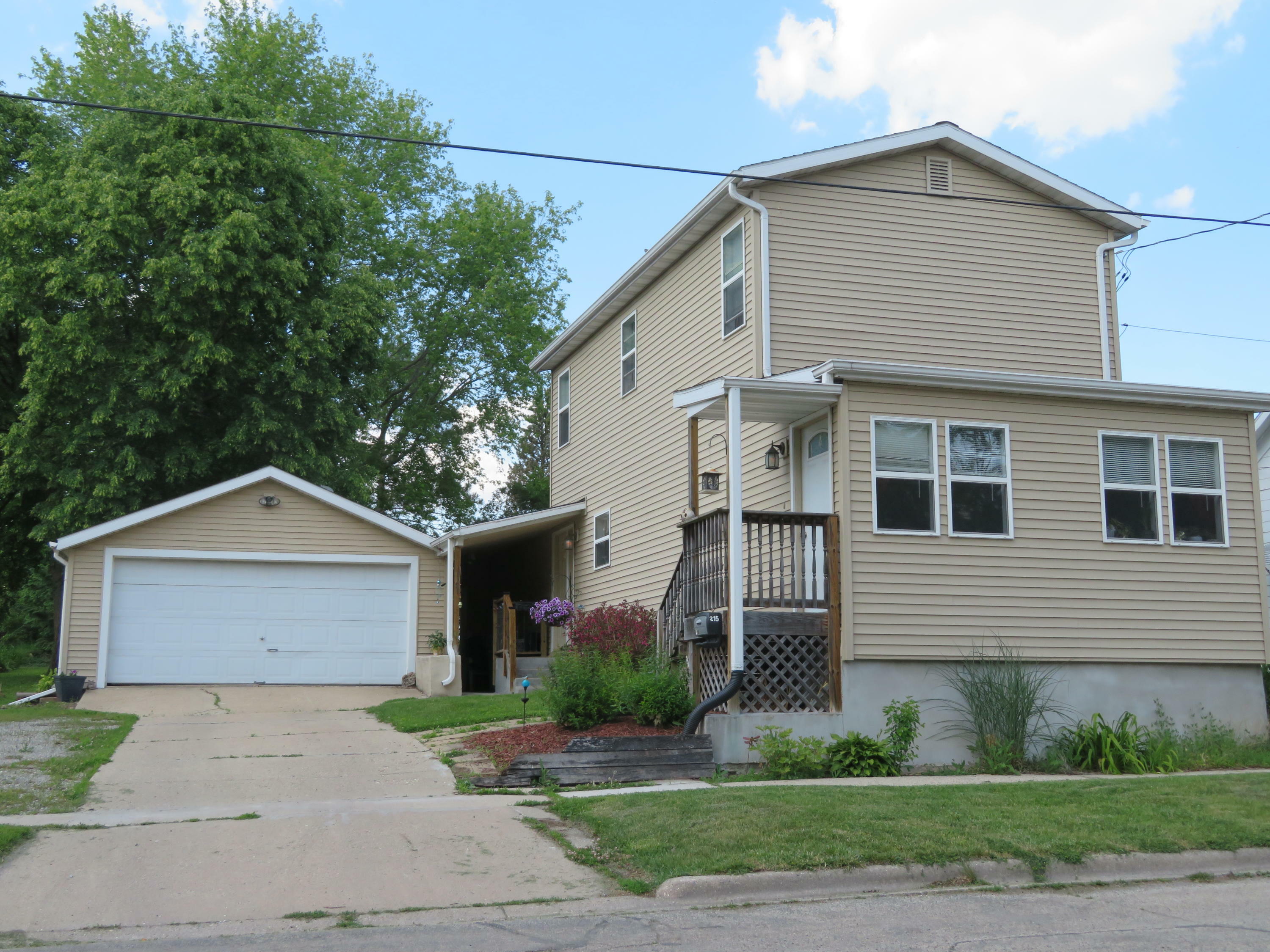 Property Photo:  215 W Candise St  WI 53549 