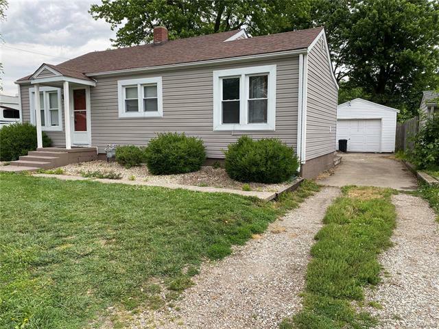Property Photo:  219 West County Lane   62052 