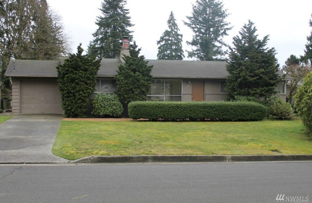 Property Photo:  10609 NE 46th St  WA 98033 
