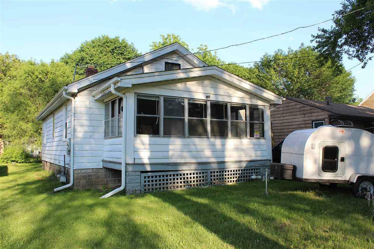 Property Photo:  207 Bayliss Ave  IL 61102 