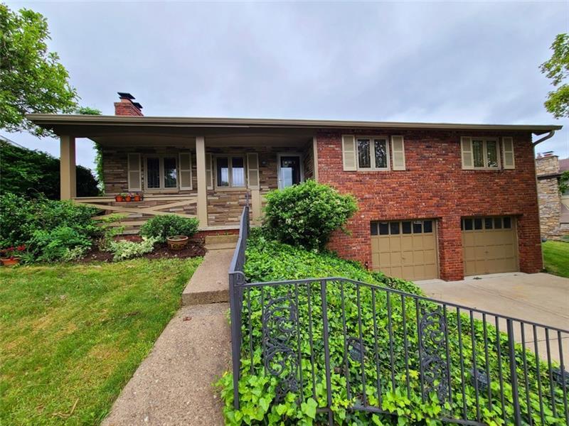 Property Photo: 105 Robeson Dr PA 15108