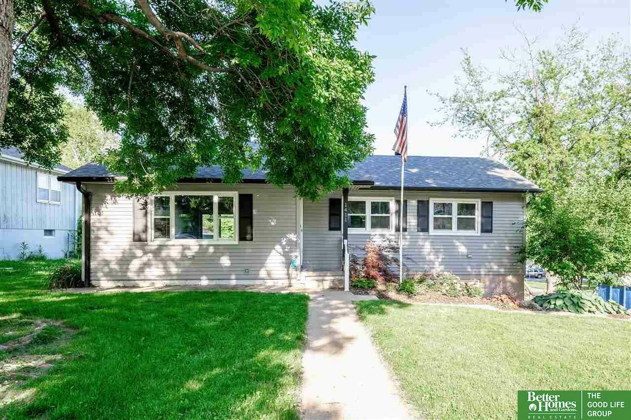 Property Photo:  1411 Sunbury  NE 68005 