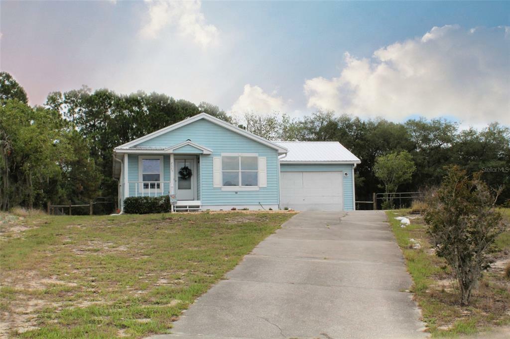 Property Photo: 2625 Rosewood Circle FL 33898
