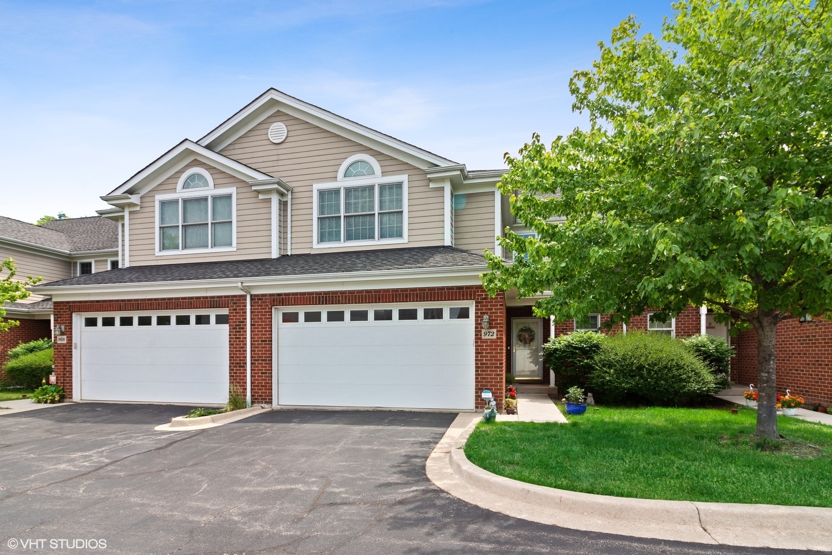 Property Photo: 972 W Irving Park Road 3 IL 60106