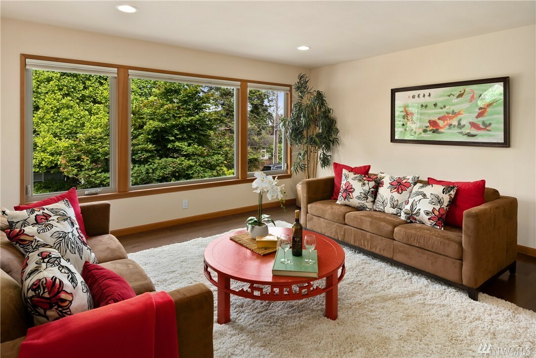 Property Photo:  11704 Palatine Ave N  WA 98133 