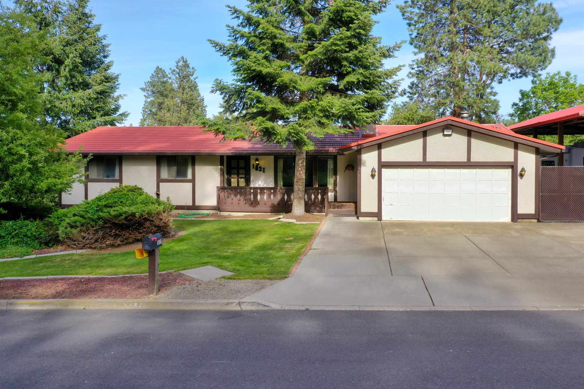 Property Photo:  1821 S Seehorn Rd  WA 99212 