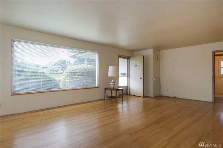 Property Photo: 823 W 8th St WA 98363