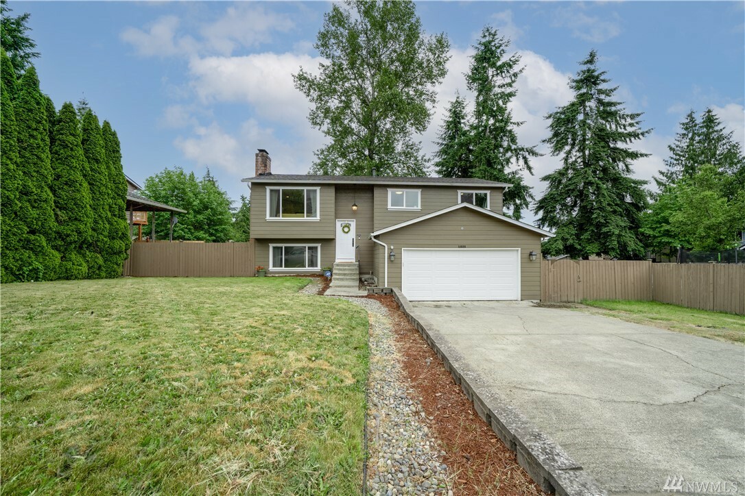 Property Photo:  14609 SE 195th Place  WA 98058 