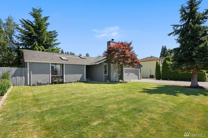 Property Photo: 6014 35th Wy SE WA 98092