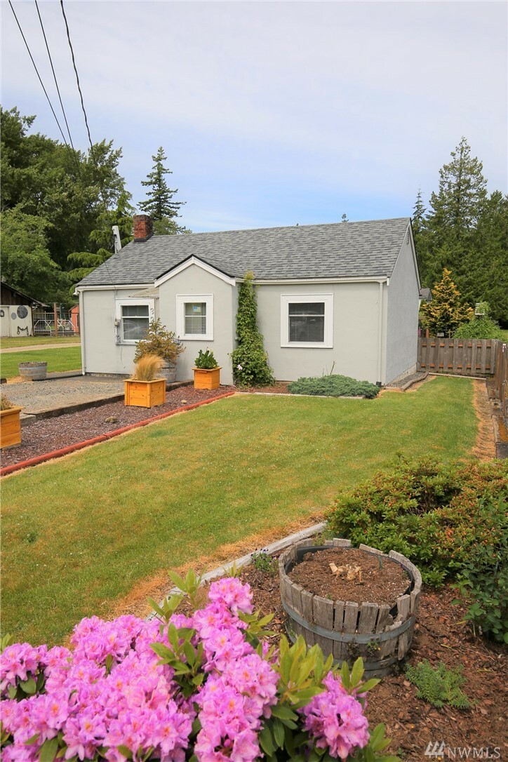 Property Photo:  3218 Cherrywood Ave  WA 98225 