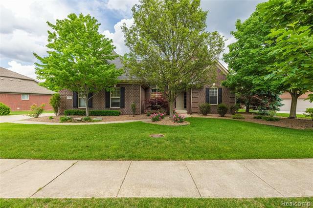 Property Photo: 47464 Lindenhurst Boulevard MI 48188