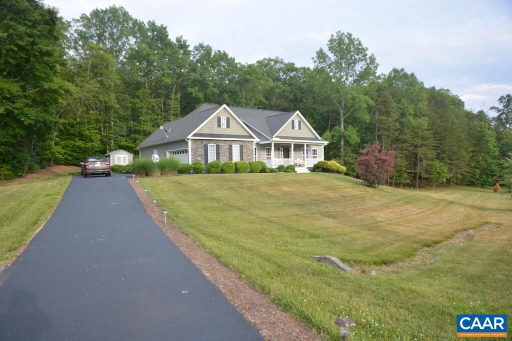 Property Photo: 208 Kenwood Ln VA 22968