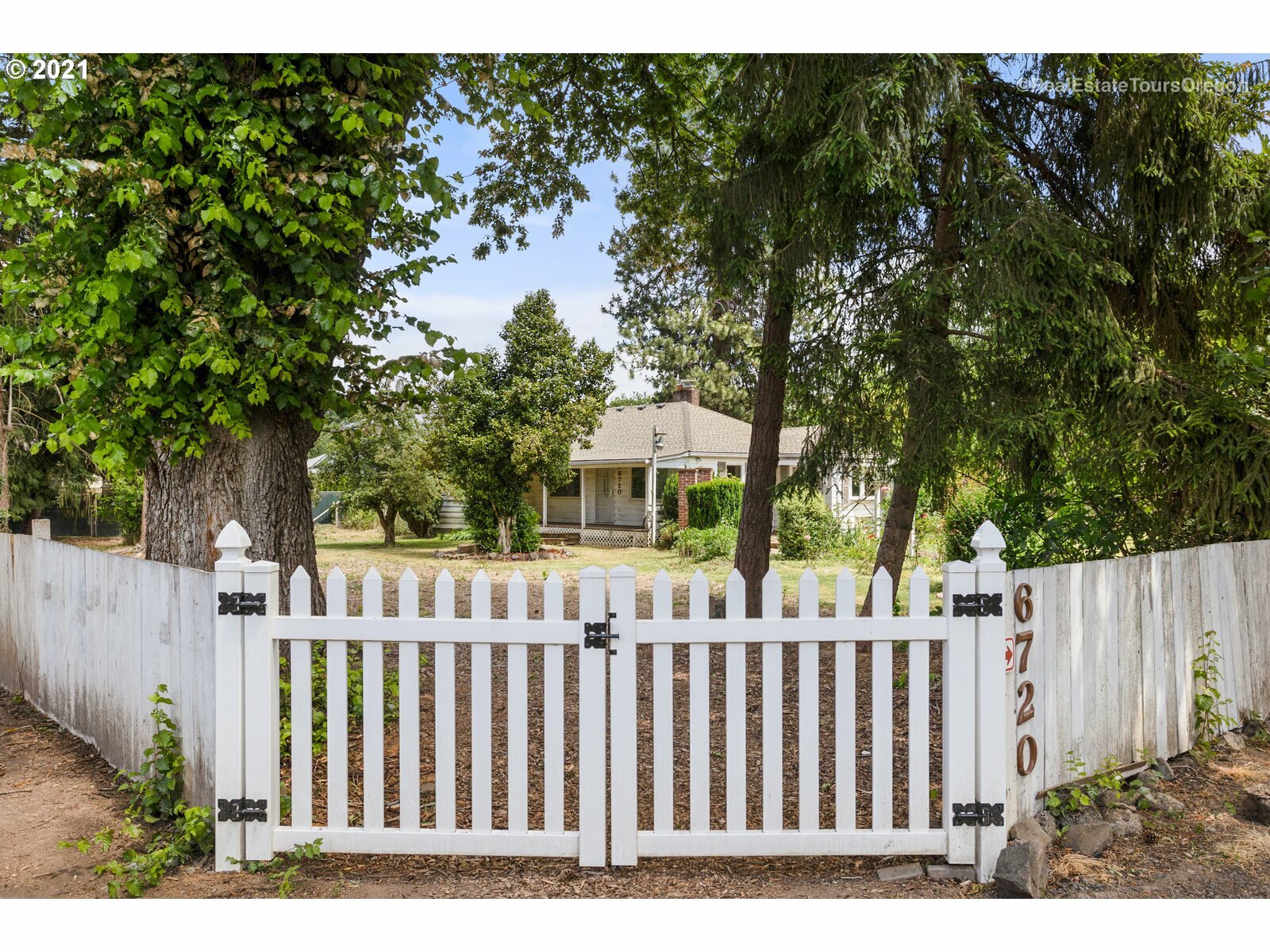 Property Photo:  6720 SW 201st Ave  OR 97078 