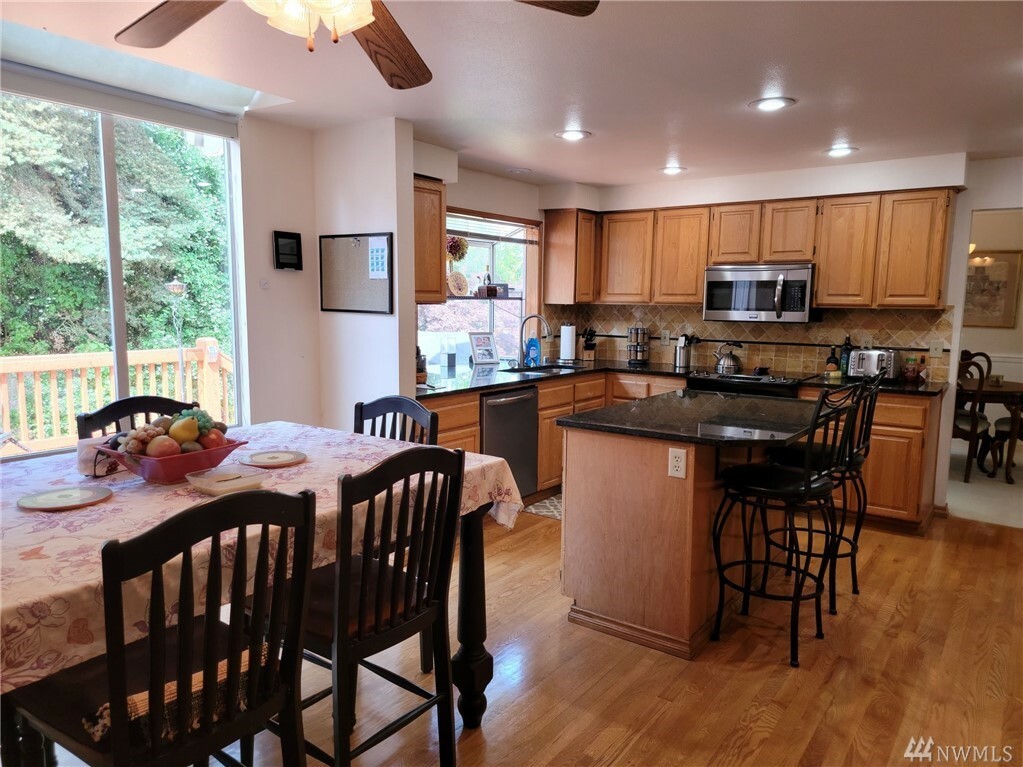 Property Photo: 21025 103rd Ave SE WA 98031