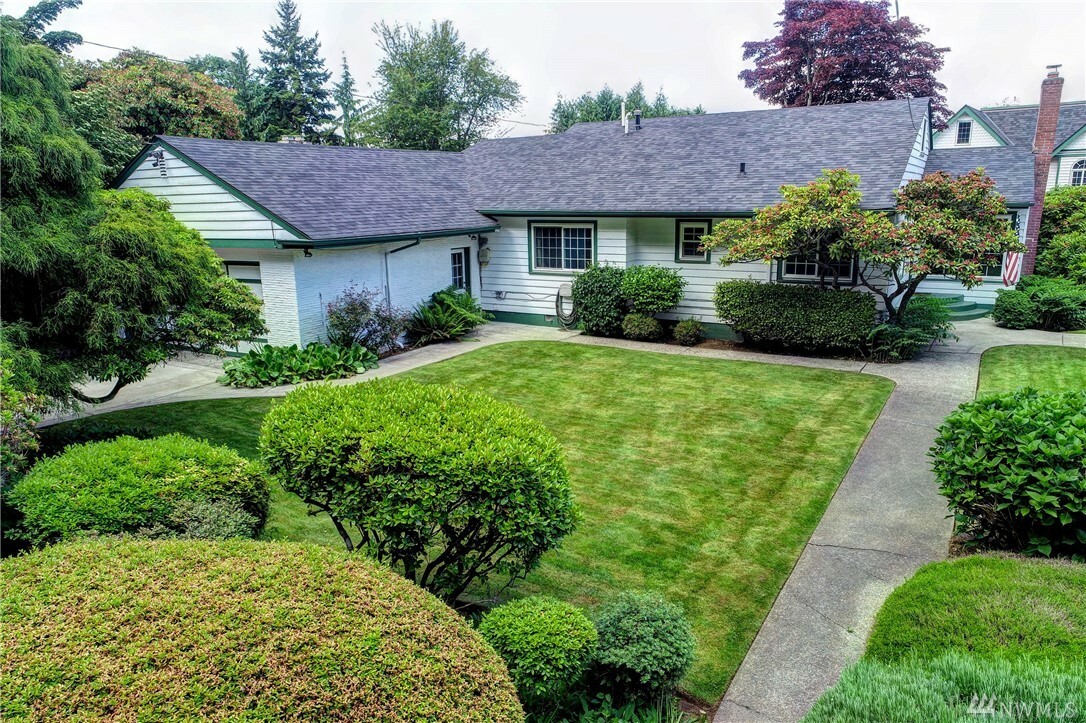 Property Photo:  808 Crown Dr  WA 98203 