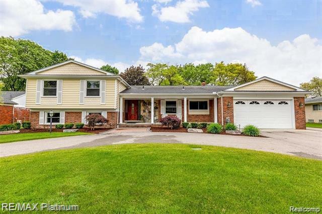 Property Photo:  32051 Balmoral Drive  MI 48154 