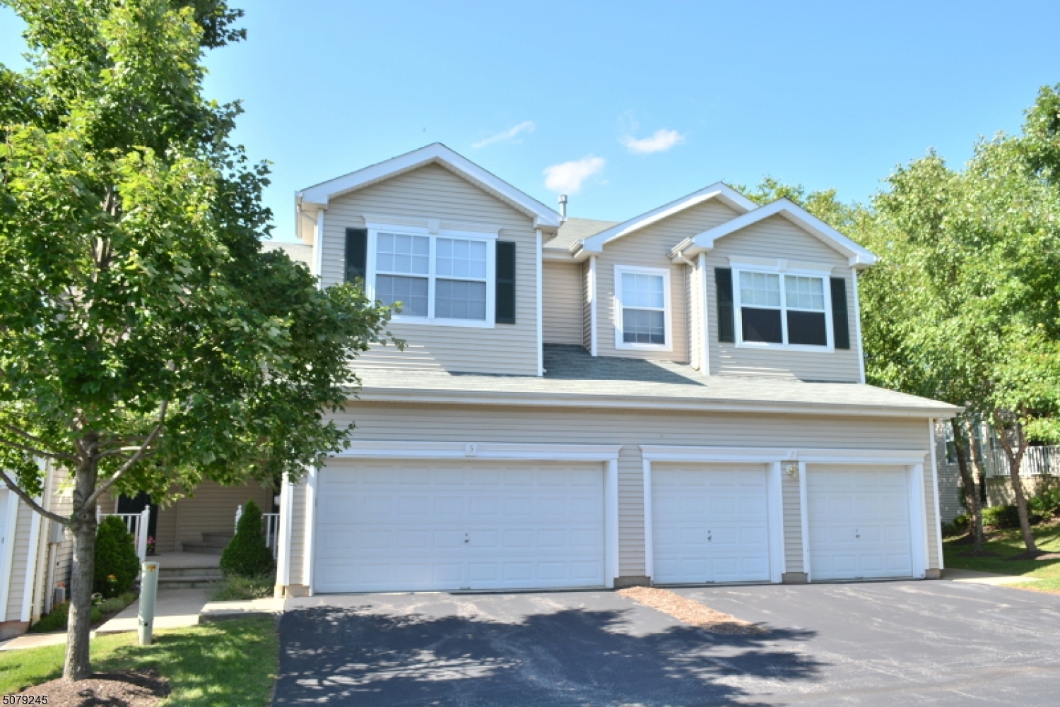 5 Cedar Ct  Clinton Town NJ 08809 photo