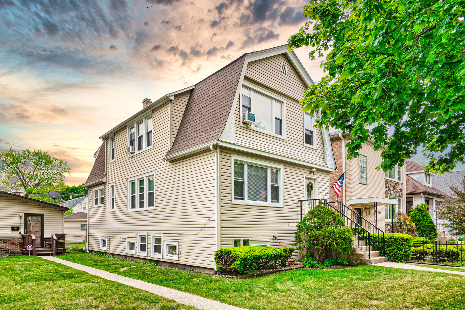 Property Photo: 5909 W Leland Avenue IL 60630
