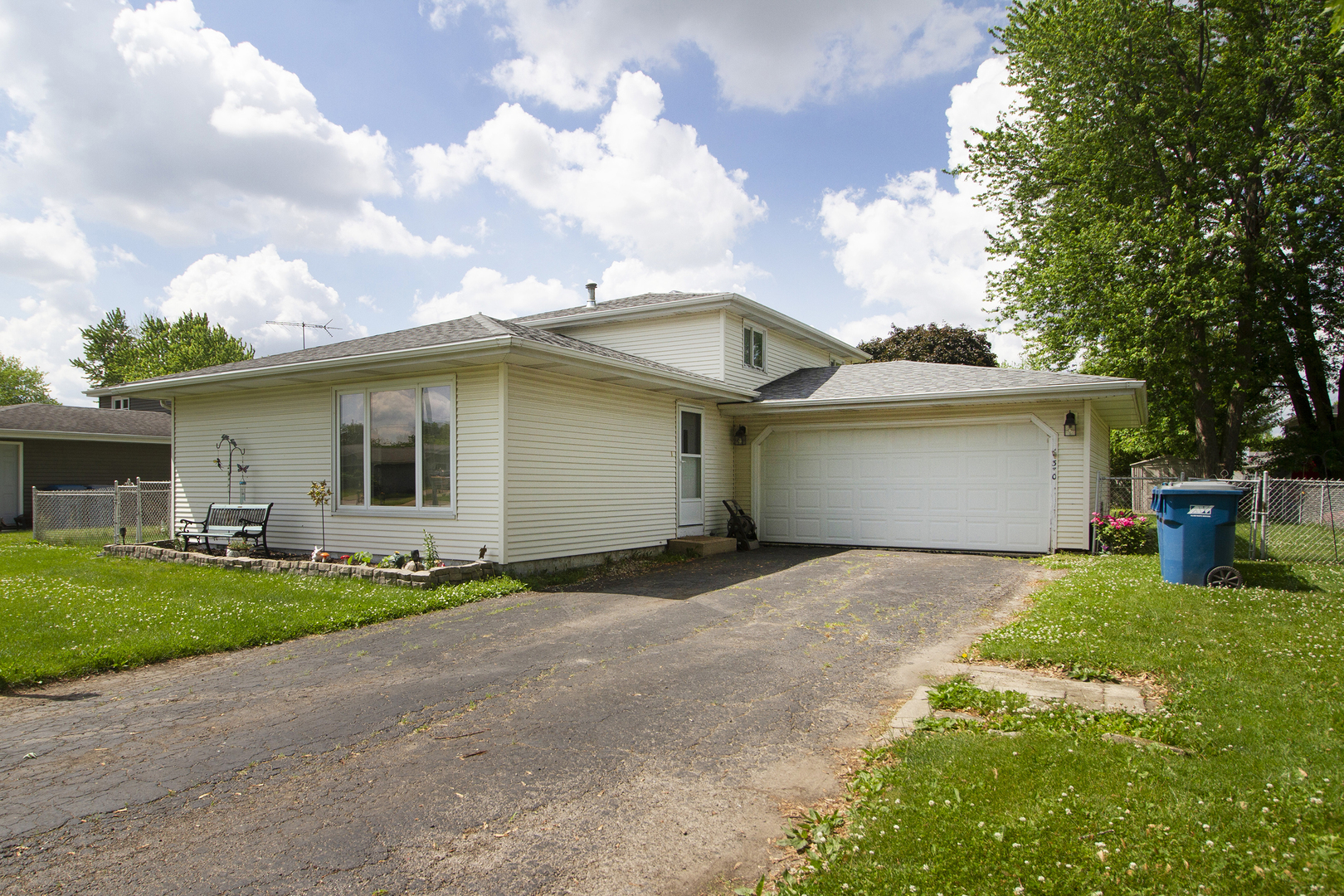 Property Photo:  380 Karen Drive  IL 60914 